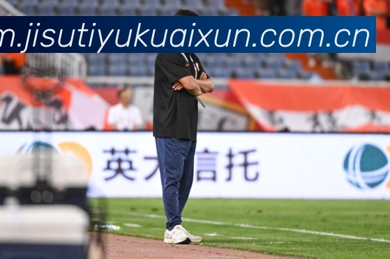 克鲁伊夫足球哲学足球技术特点与战术价值解析(3)-深度解析 克鲁伊夫足球哲学足球技术特点与战术价值解析(3)-深度解析